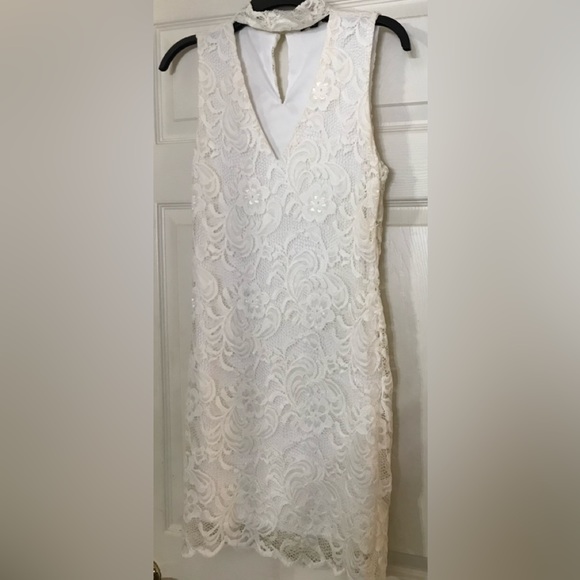 Ambiance Lace Dress - Picture 3 of 6